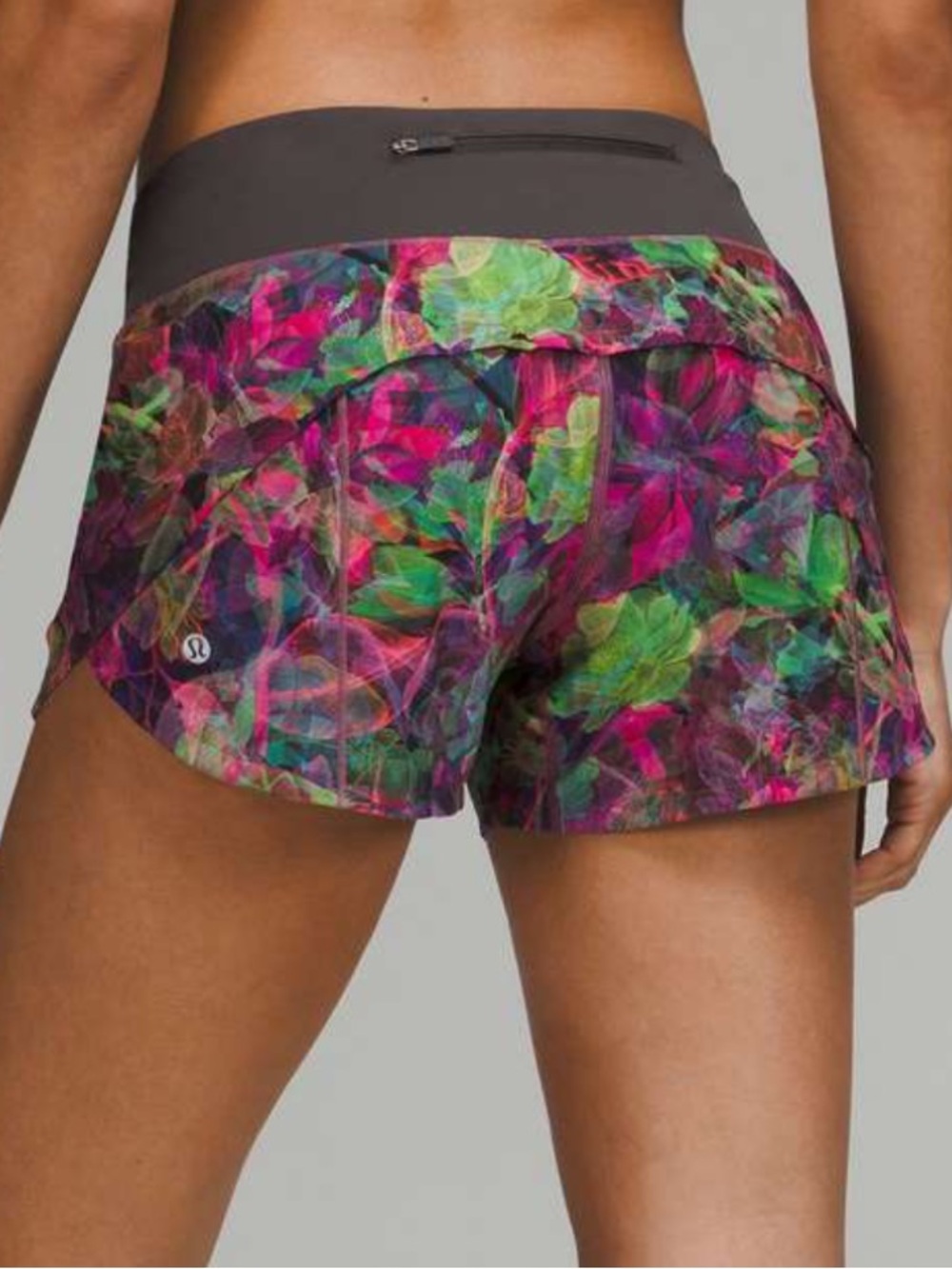 Lululemon Speed Up Mid-Rise Lined Short 4"
Vivid Floral Tone 14